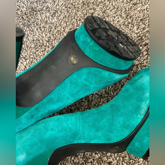 BCBG Maxazria heels - Picture 6 of 6